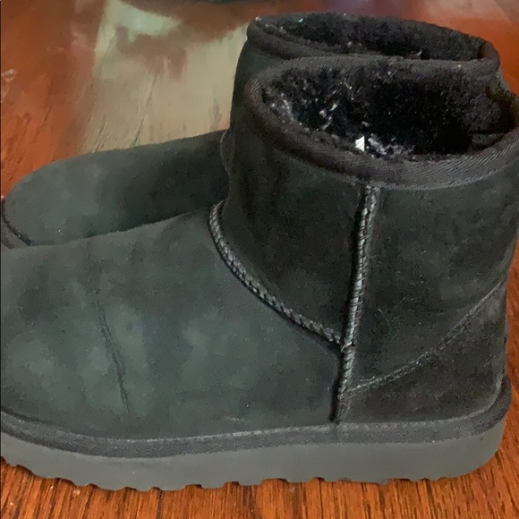 UGG Shoes - Black mini uggs